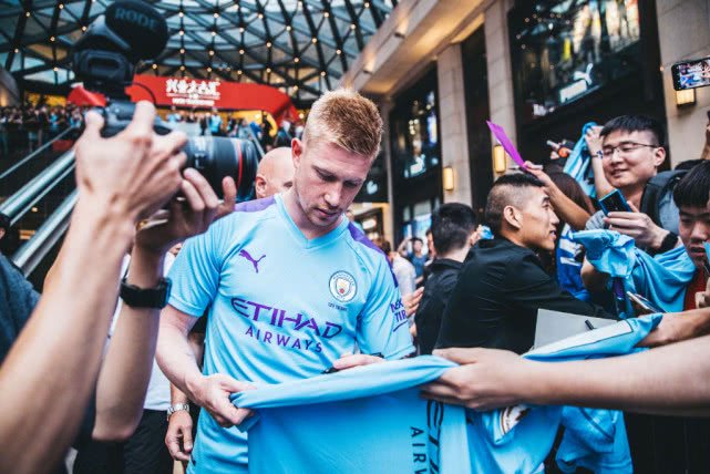 托特纳姆热刺和纽卡斯尔联队得知了从竞争对手那里挖走卡洛·安切洛蒂钟爱的进球机器的可能性。