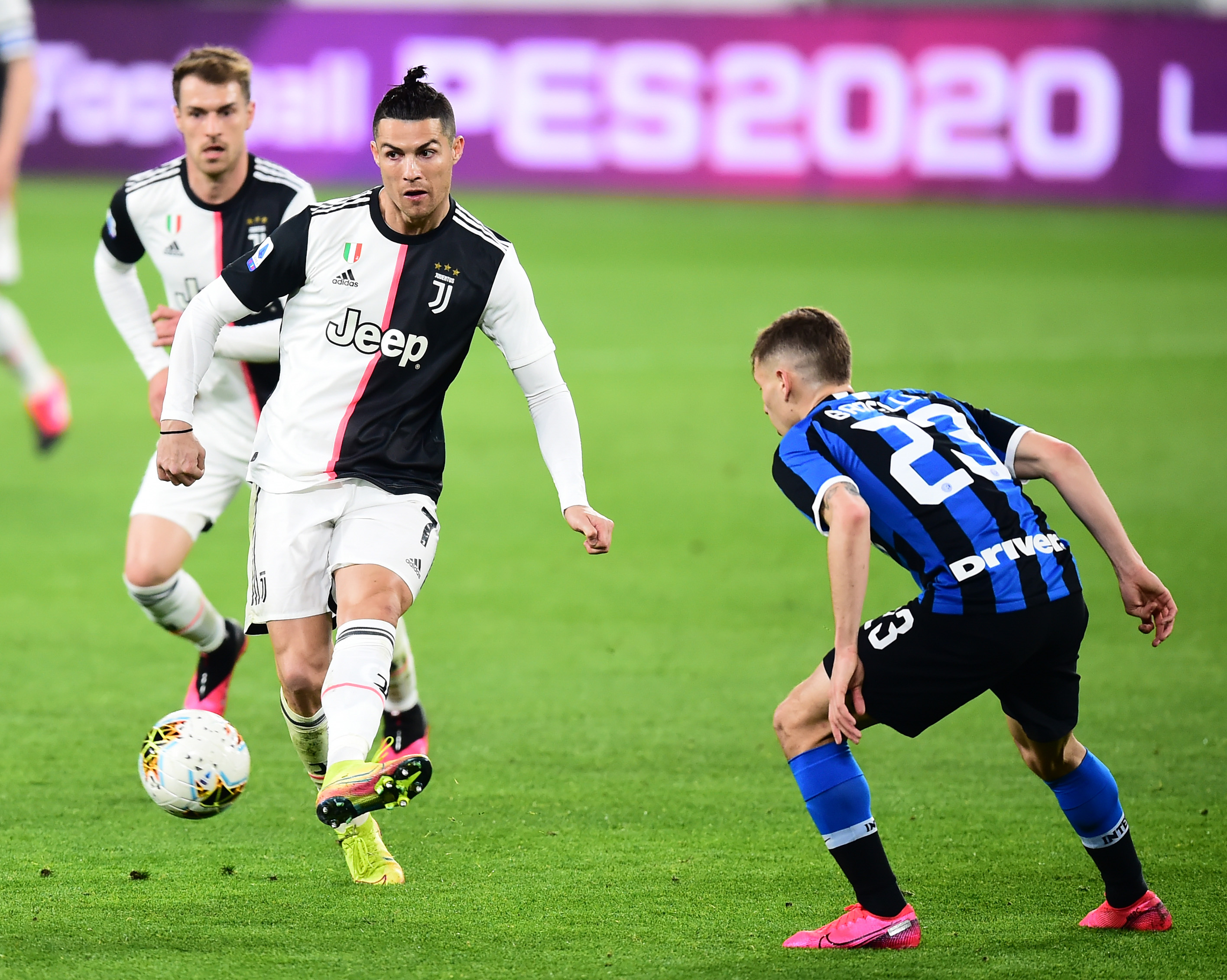 国足12年12大时刻：长沙保卫战、奇迹逃生、全村希望在列（国足12年12个高光时刻：长沙之战、奇迹逃生与全村希望尽收其中）